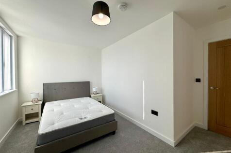 Main bedroom pic 2.jpeg
