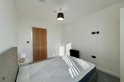 Second bedroom pic 2.jpeg