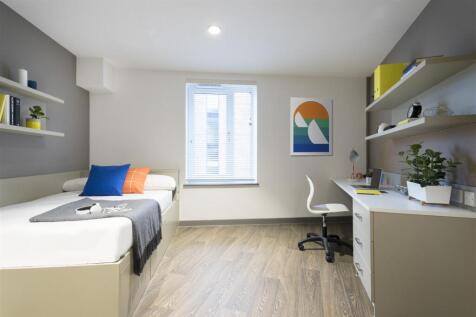 UrbSt_Jesmond_DRESSED BED AND DESK SPACE.jpg