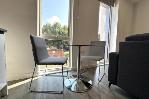 Dining Area pic 2.jpeg