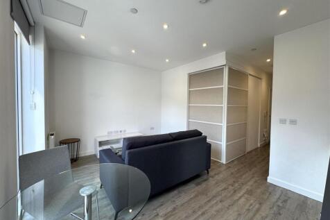 Living Area pic 5.jpeg