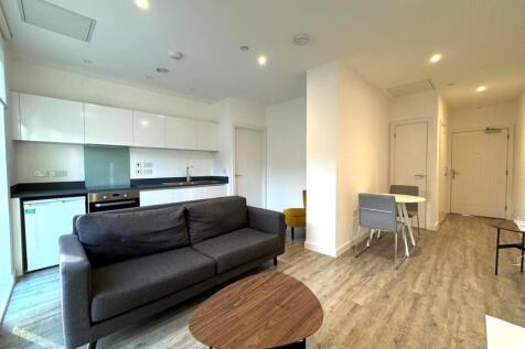Living Room pic 5.jpeg