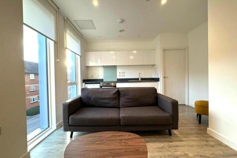 Living Room pic 2.jpeg