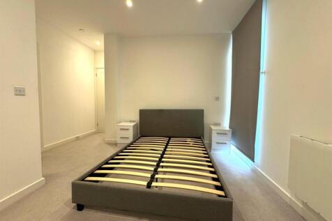 Bedroom pic 3.jpeg