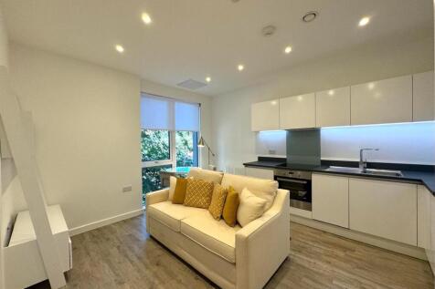 Living area pic 3.jpeg