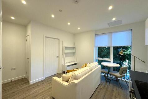 Living area pic 2.jpeg