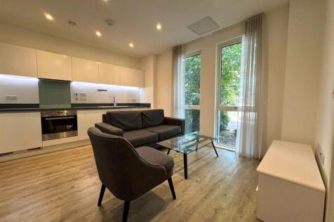 Living room pic 3.jpeg