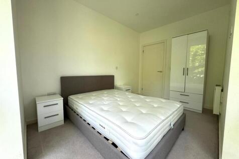 Bedroom pic 2.jpeg