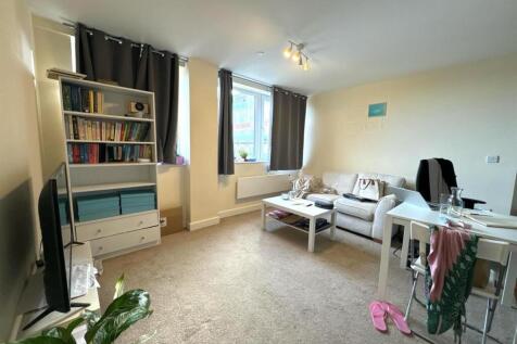 Living Rm Pic 2.jpg