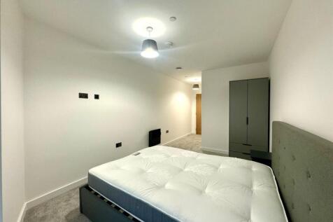 Master bedroom pic 2.jpeg