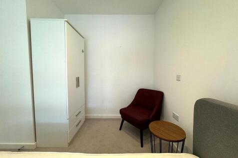 Bedroom pic 4.jpg