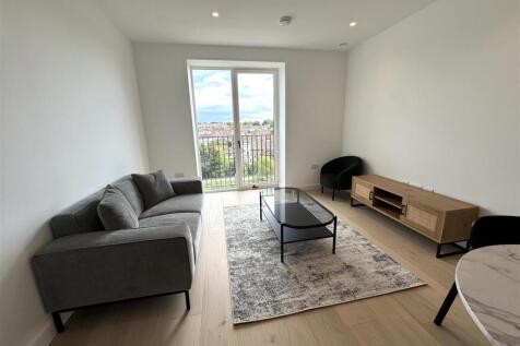 Living Room pic 9.jpeg