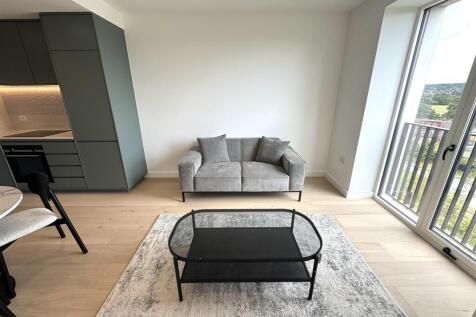 Living Room pic 6.jpeg
