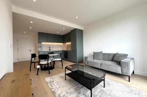 Living room pic 3.jpeg