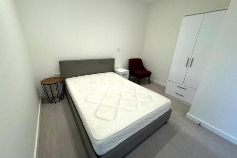 Bedroom pic 1.jpg