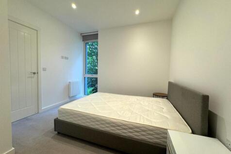 Bedroom pic 2.jpg