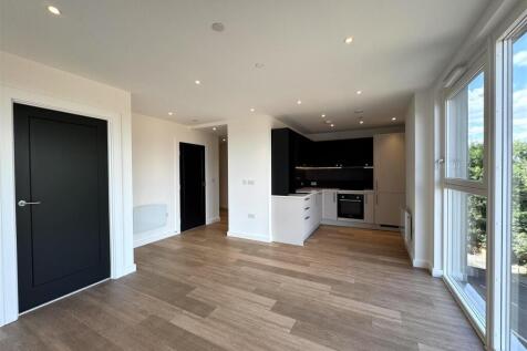 Living room pic 4.jpeg