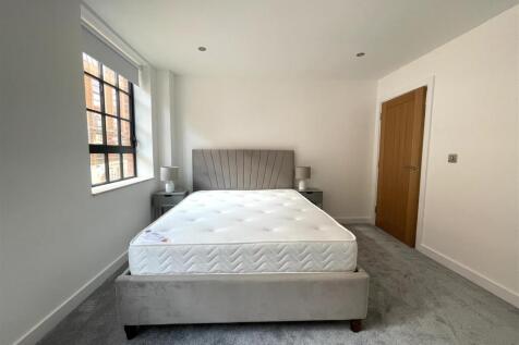 Furn bed pic 2.jpg