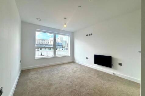 Main bedroom pic 2.jpeg