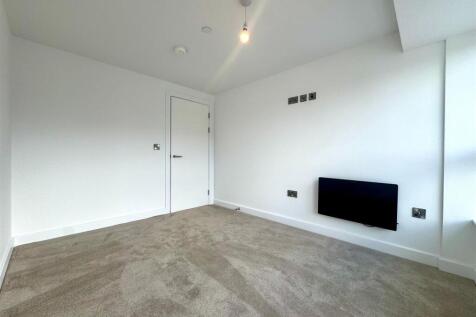 Second bedroom pic 2.jpeg