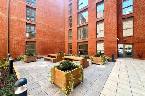 Communal garden 2 pic 4.jpeg