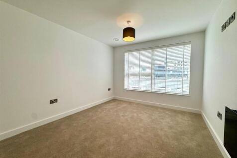 Main bedroom pic 2.jpeg