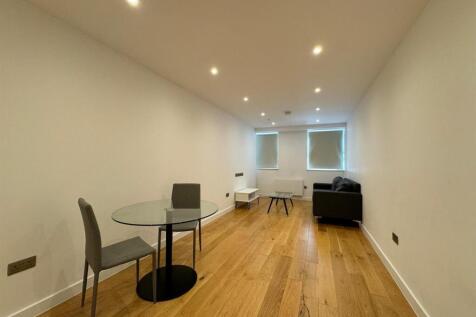 Living area pic 7.jpeg