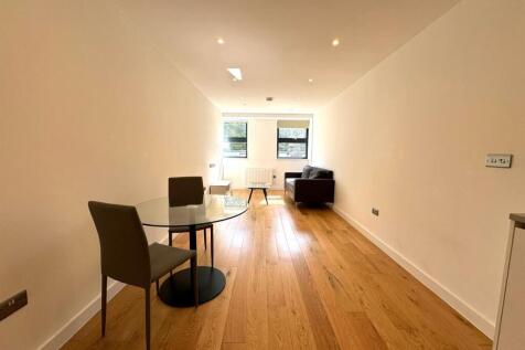Living area pic 3.jpeg