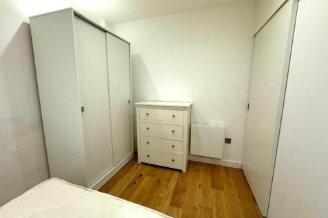 Bedroom pic 4.jpeg