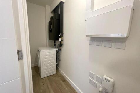 Hall cupboard pic 3.jpg