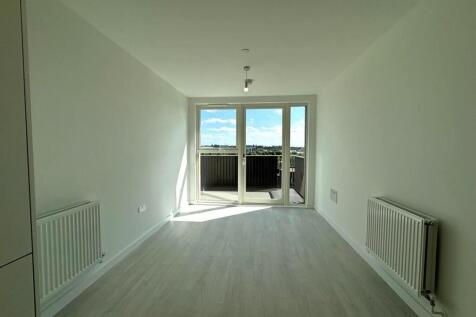 Living room pic 3.jpeg