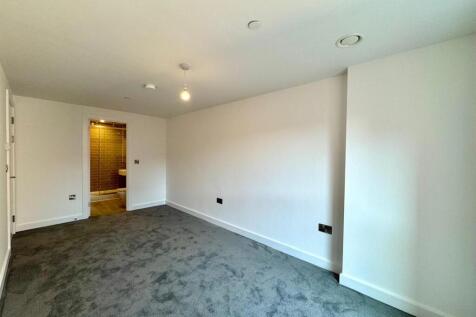 Main bedroom pic 2.jpeg