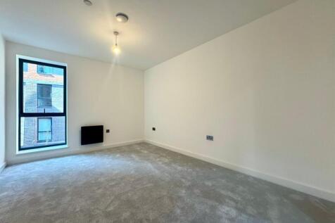 Main bedroom pic 1.jpeg