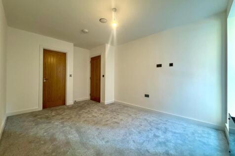 Main bedroom pic 2.jpeg