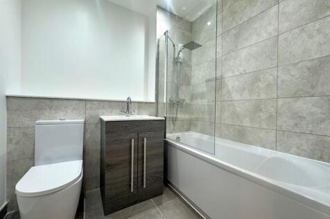 Main bathoom.jpeg