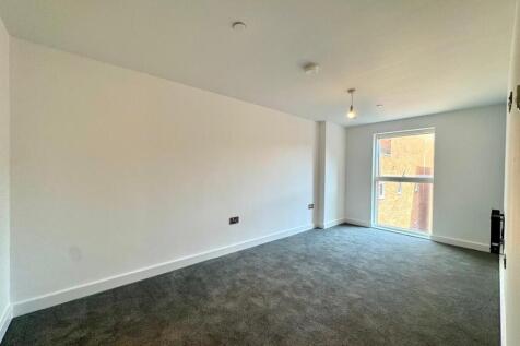 Main bedroom pic 1.jpeg