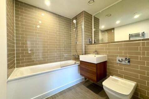 Main bathroom.jpeg