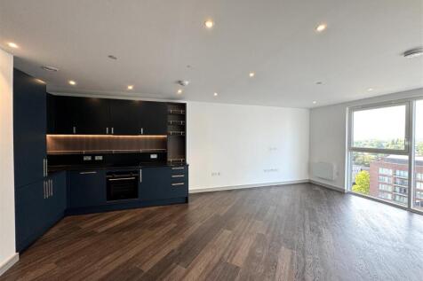 Living Room pic 3.jpeg