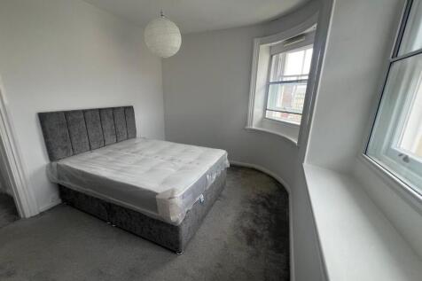 Bedroom 1 .jpg