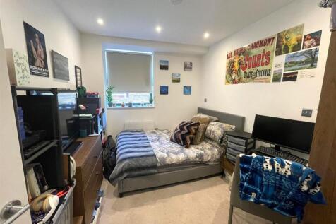 Bed1.jpg