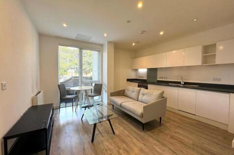Living Rm pic 2.jpg