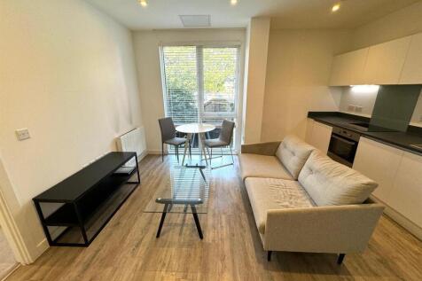 Living Rm pic 3.jpg