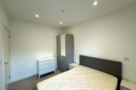 Bedroom pic 3.jpg
