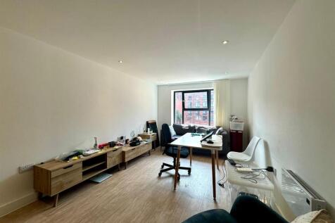 Living room pic 1.jpeg