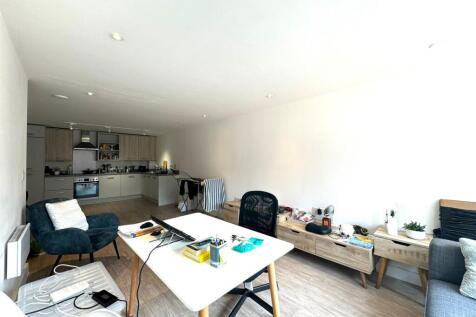 Living room pic 4.jpeg