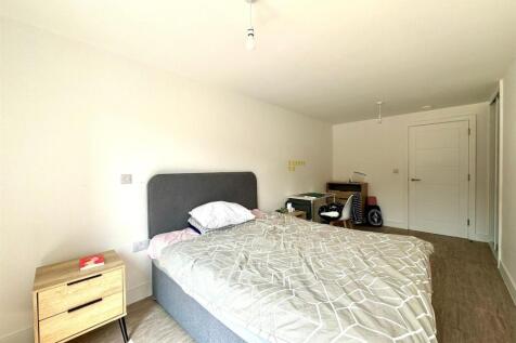 Main bedroom pic 2.jpeg