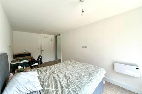 Main bedroom pic 3.jpeg