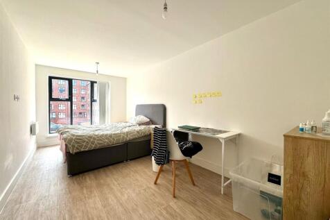 Main bedroom pic 1.jpeg