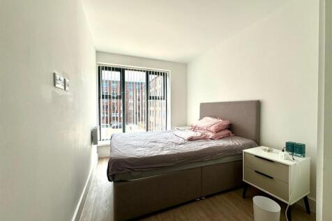 Second bedroom pic 2.jpeg