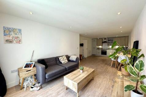 Lounge pic 3.jpeg